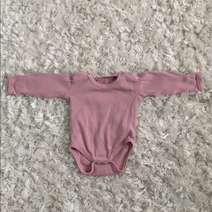 L’oved pink onsie. Size: 0-3 MO